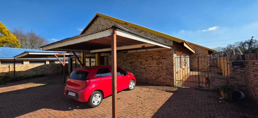 4 Bedroom Property for Sale in Kannoniers Park North West